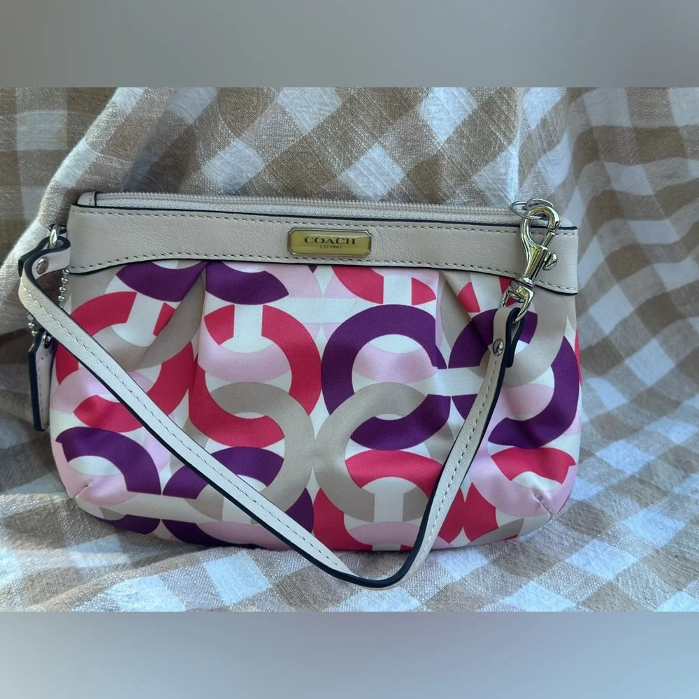 Coach Op Art Wristlet - Picture 1 of 3